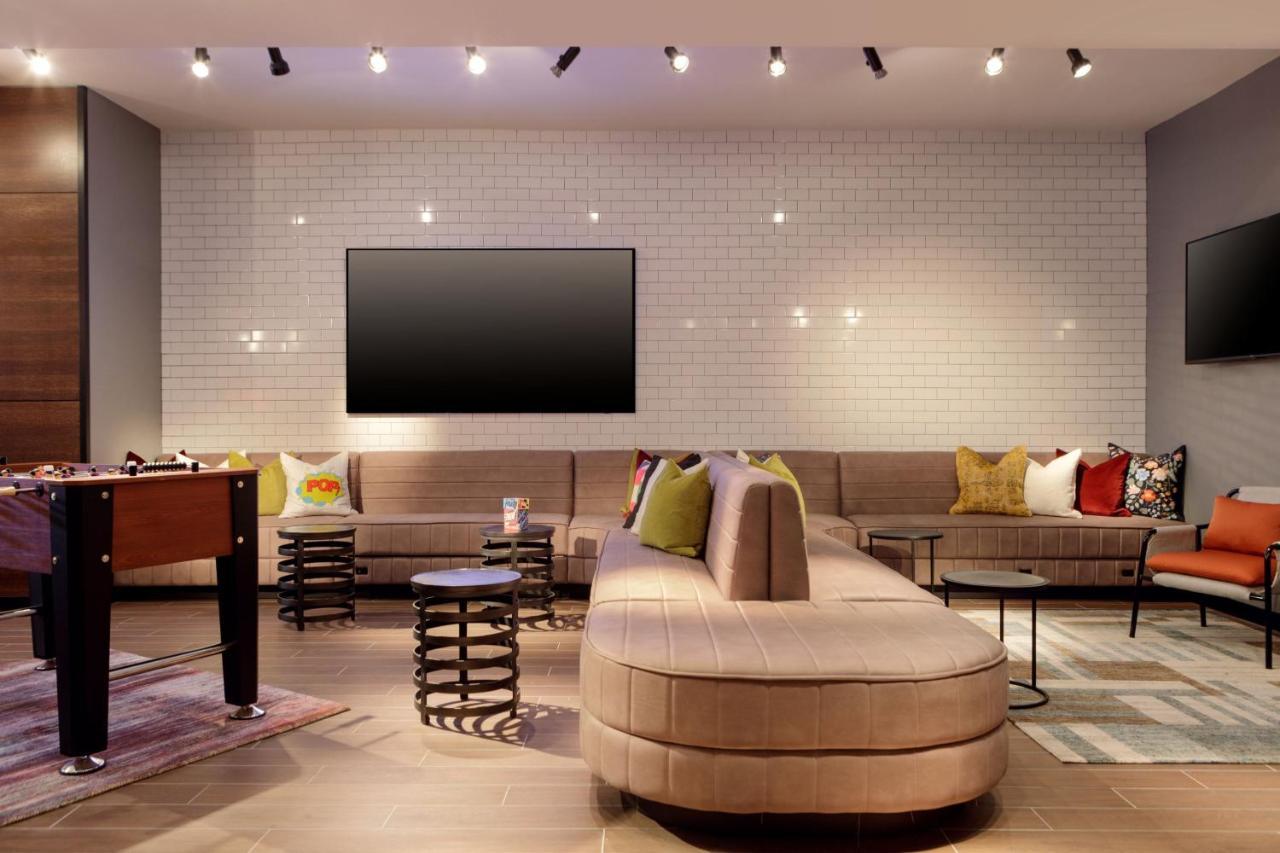 Moxy Richmond Downtown Exterior foto